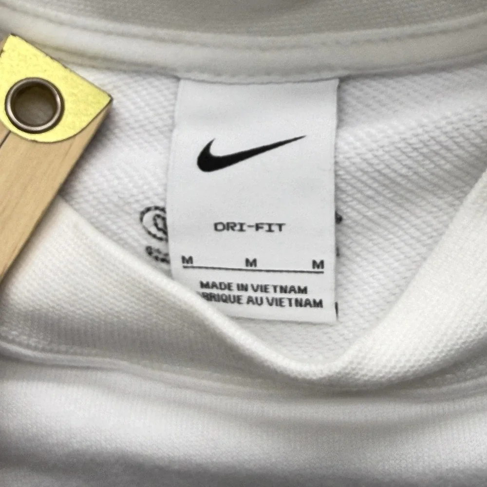 Nike Sweatshirt Womens M White Pullover Dri-FIT Swoosh Graphic‎ DQ5542-100